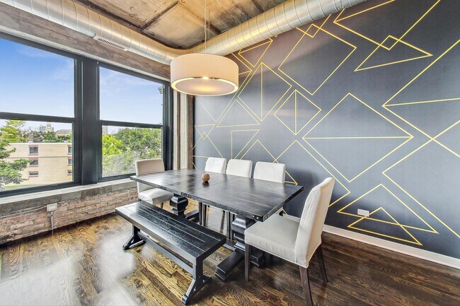 Building Photo - 1111 W 14th Plz