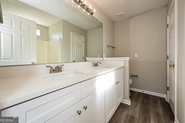 Building Photo - 7545 Broadhurst Dr