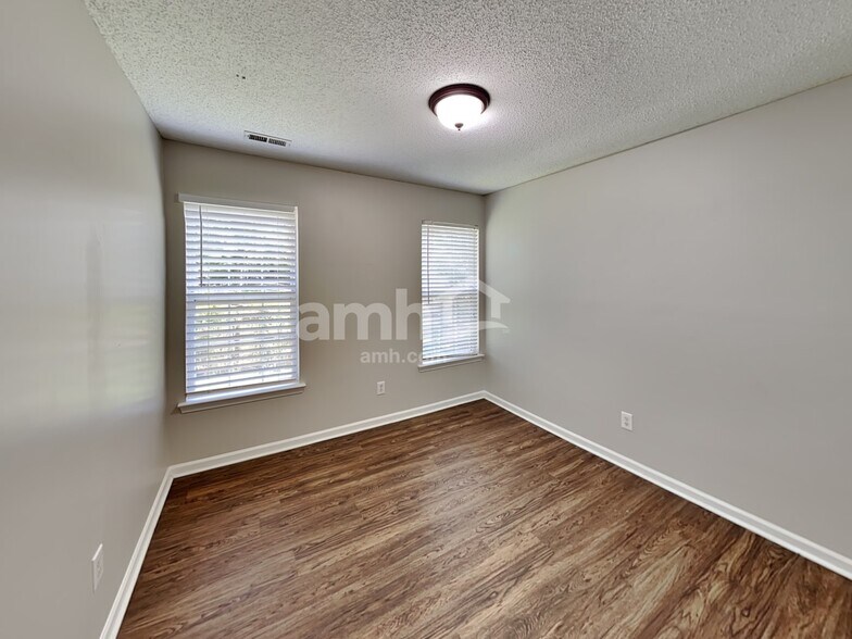 Building Photo - 1720 Silverberry Ct