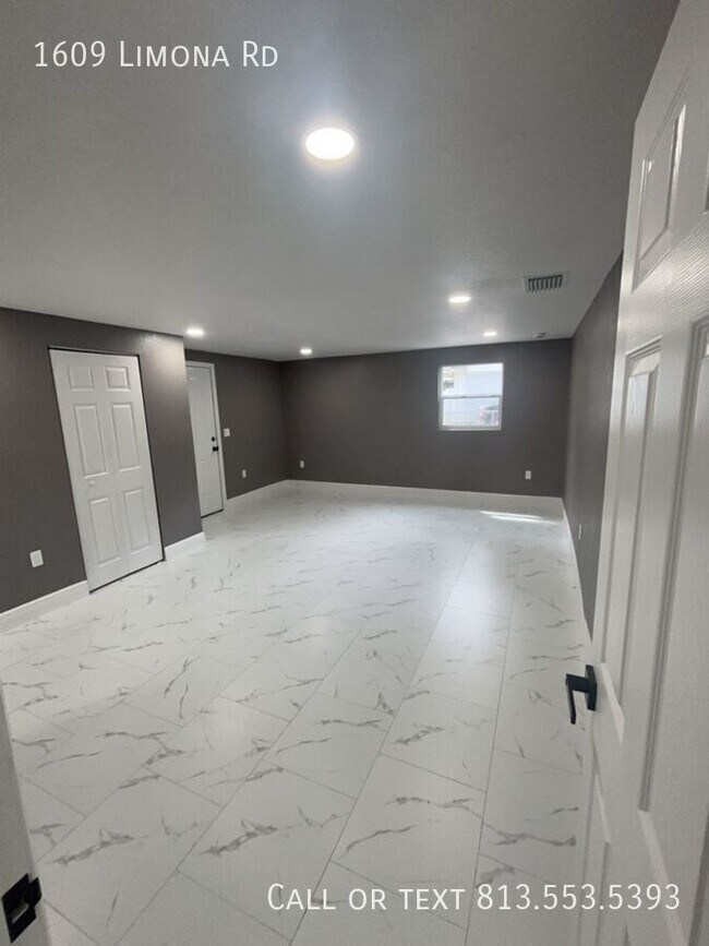 Building Photo - 1609 Limona Rd
