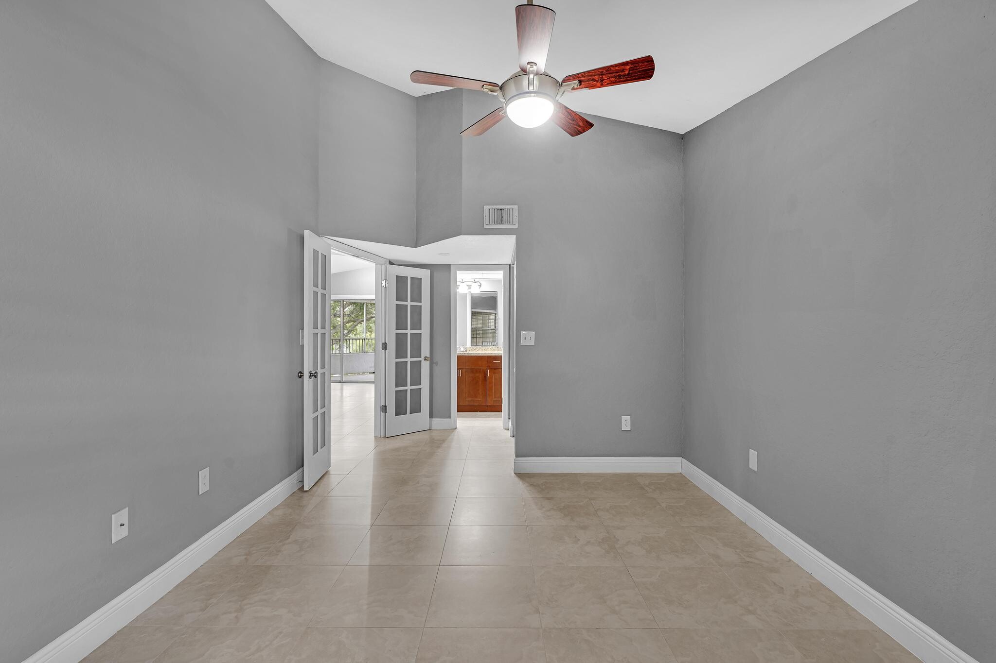 Building Photo - 1255 SW 46th Ave
