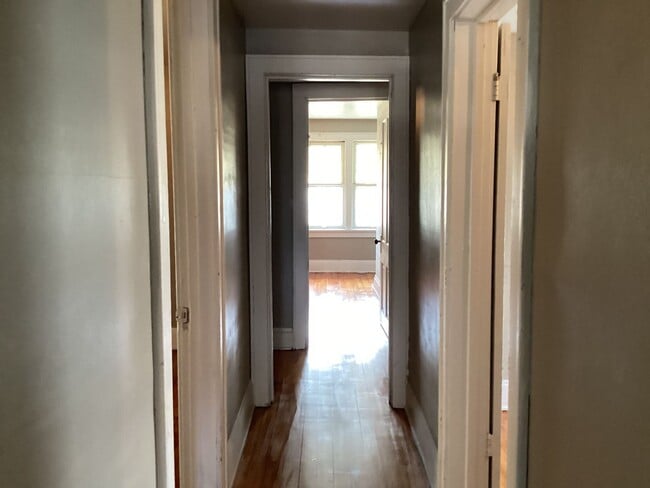 Building Photo - 5 bedroom single family home