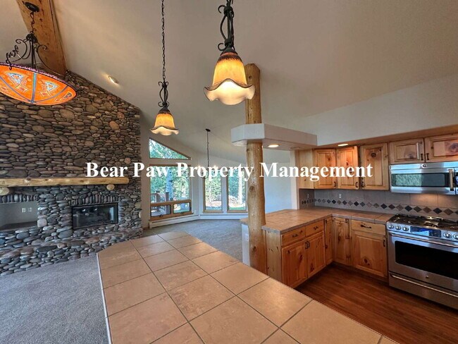 Building Photo - Mountain Retreat with Spectacular Views!!