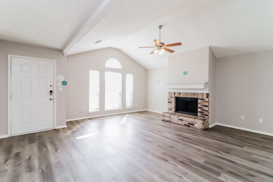 Building Photo - 5616 Colebrook Trail