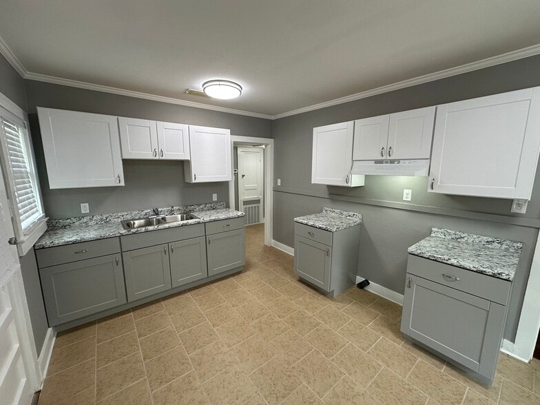 Building Photo - 1925 Luckie Ave