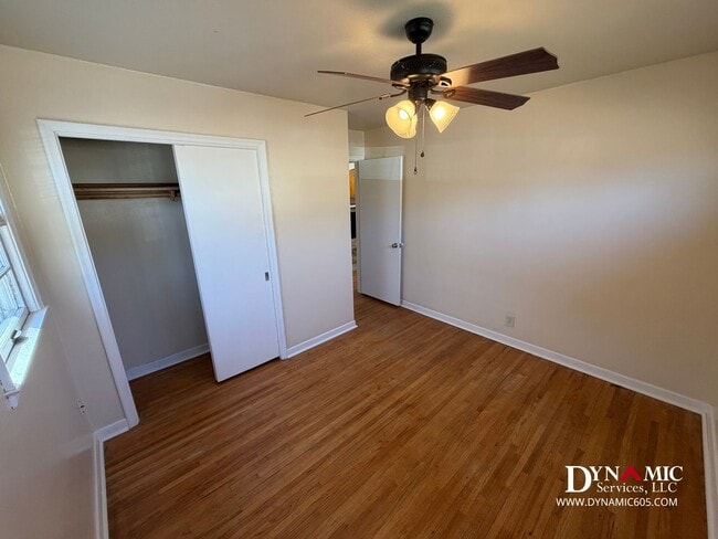 Building Photo - Updated 4+ Bedroom, 2 Bathroom House By Augustana University