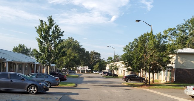 Building Photo - Tanglewood Apartments