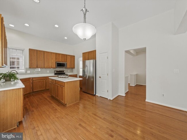 Building Photo - 43103 Lake Ridge Pl