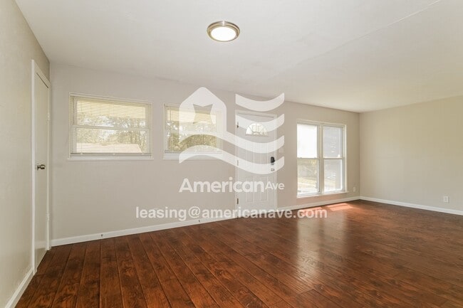 Building Photo - 221 Mc Alpine Dr