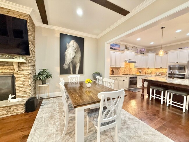 Building Photo - Luxurious 3BD, 4BA Raleigh Townhome with a Bonus Sunroom and Large Upstairs Loft within the Desir...