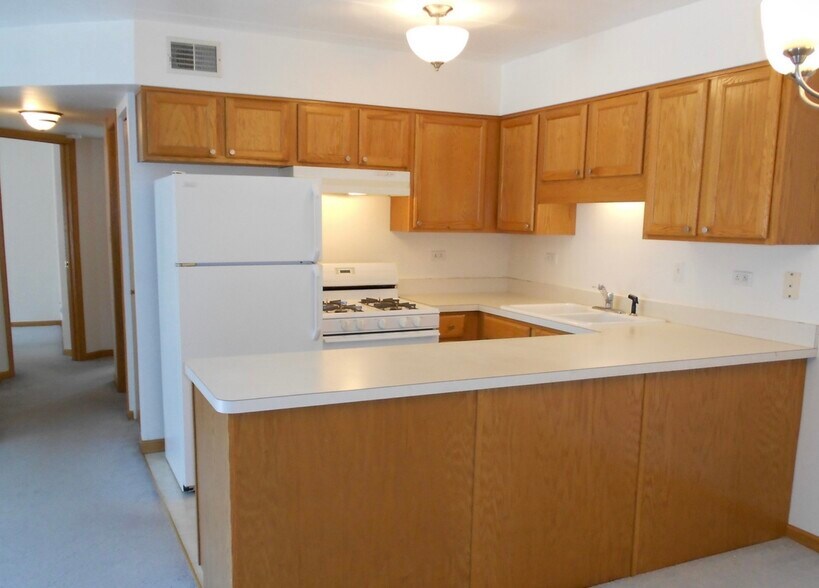 Building Photo - 9432 S Kolmar Ave