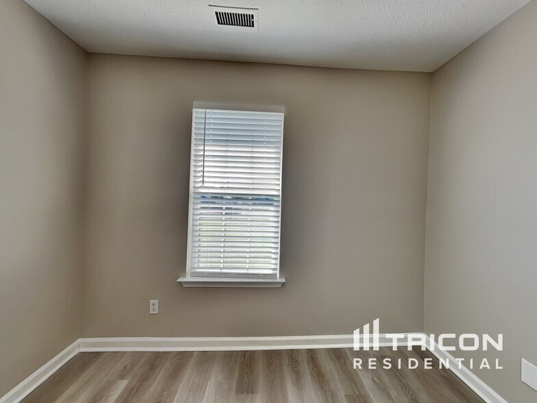 Building Photo - 928 Pin Oak Dr