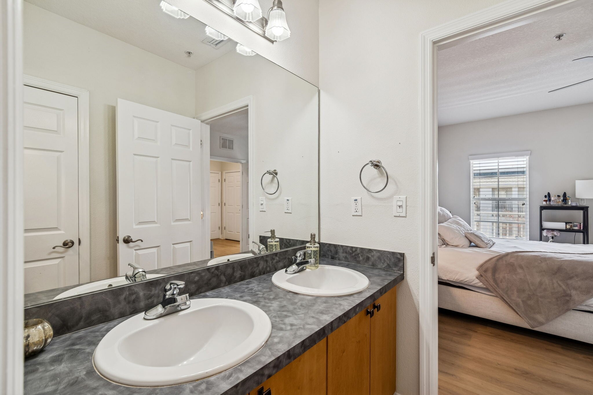 Third floor master bathroom - 4543 Bay Spring Ct