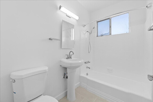 Building Photo - 2464 Penmar Ave