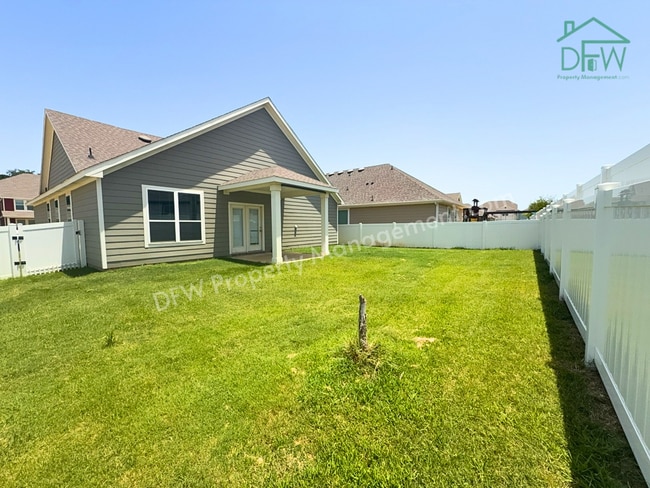 Building Photo - Charming 3-Bedroom Home with Spacious Backyard in Providence Village!