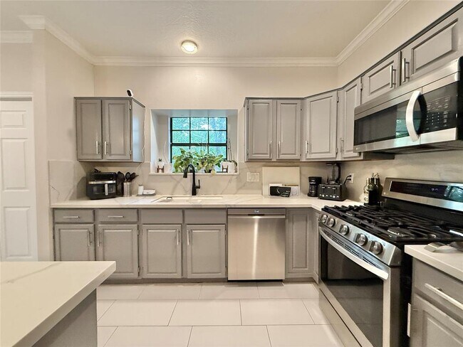 Building Photo - 42 Village Knoll Pl