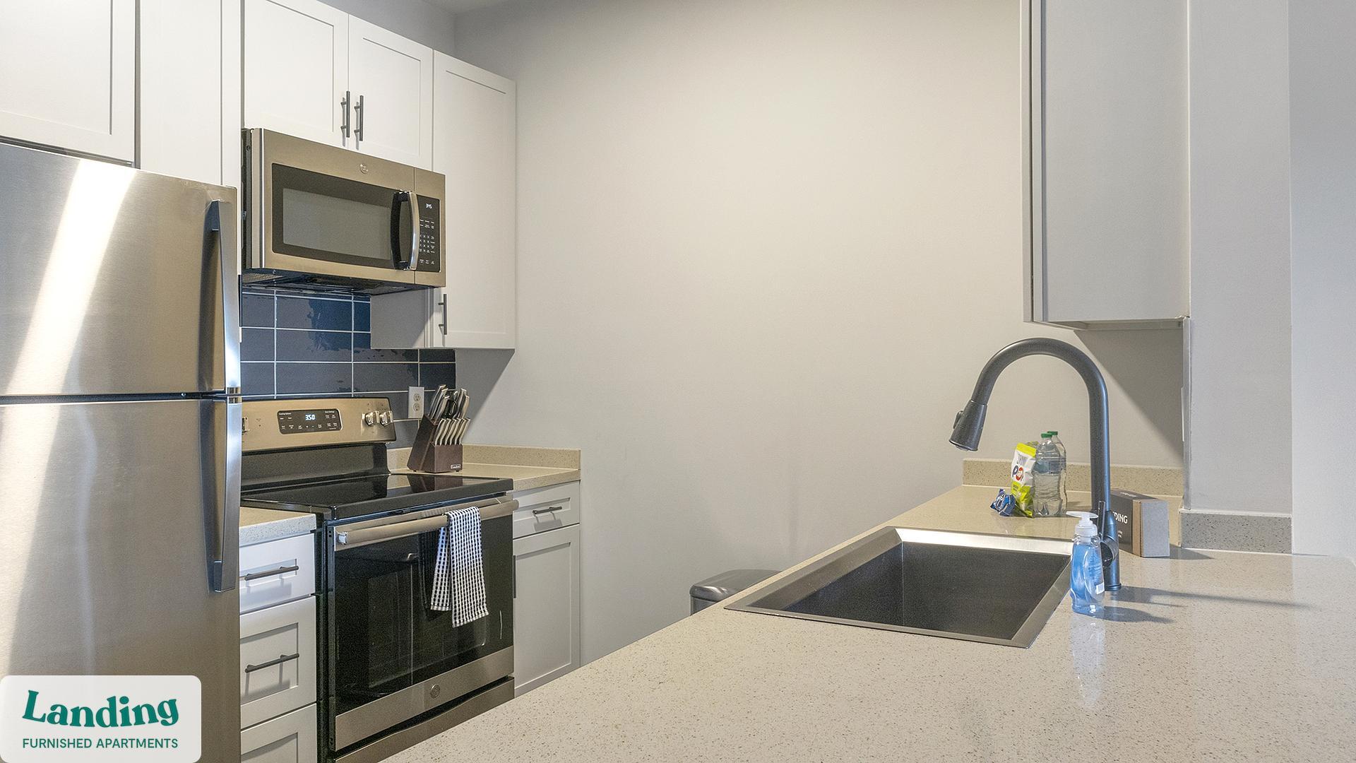 Building Photo - 900 E Six Forks Rd