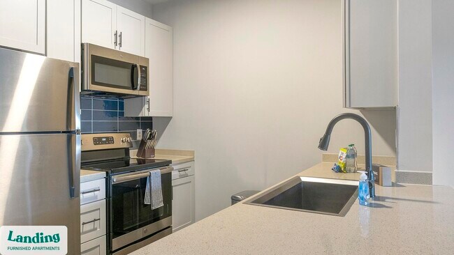 Building Photo - 900 E Six Forks Rd