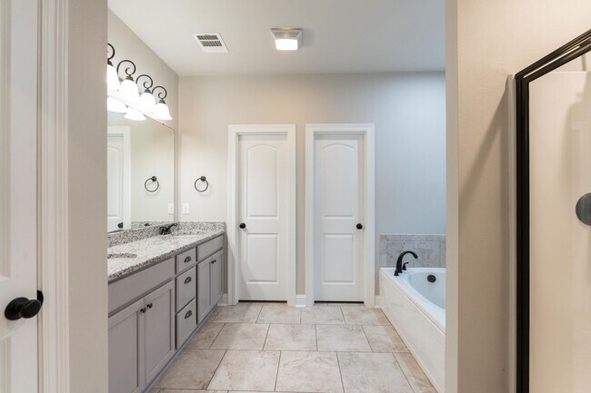 Building Photo - Beautiful 3 bed/2 bath home in Willow Heights