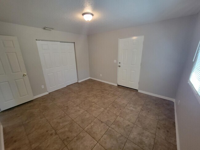 Building Photo - 1611 Miller Ave