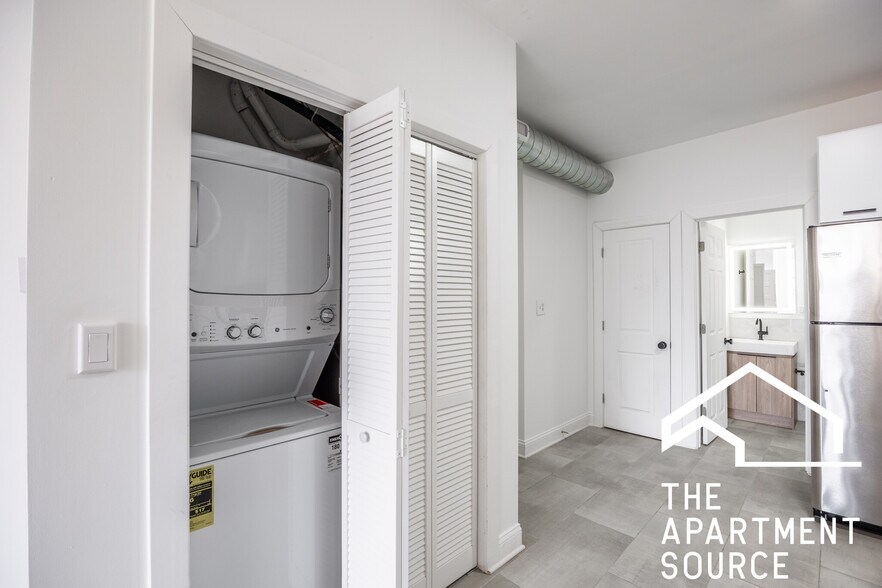 Building Photo - 1843 N Kedzie Ave