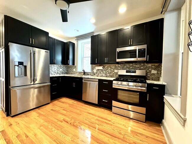 Building Photo - 2424 N Mozart St