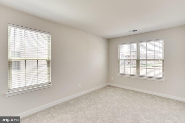Building Photo - 2183 Hemlock Bay Rd