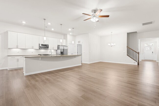 Building Photo - Amazing Durham Location - Easy commute to RTP, Brier Creek