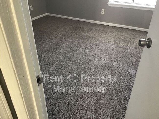 Building Photo - 208 W Meadow St