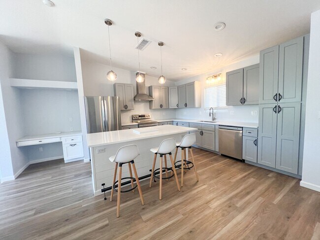Building Photo - HOUSE - COTTONWOOD