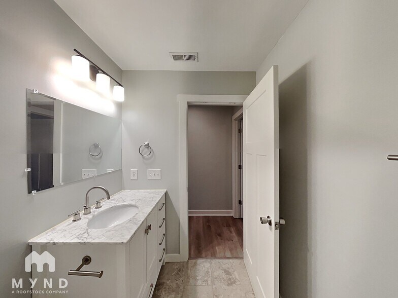 Building Photo - 511 Odell St