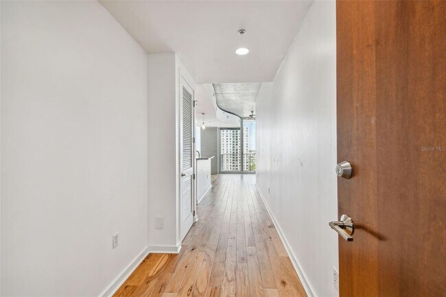 Building Photo - 777 N Ashley Dr