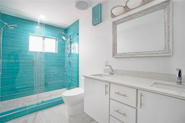 Building Photo - 414 Giralda Ave