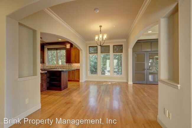 Building Photo - 4 br, 3.5 bath House - 10925 SE Lake Rd