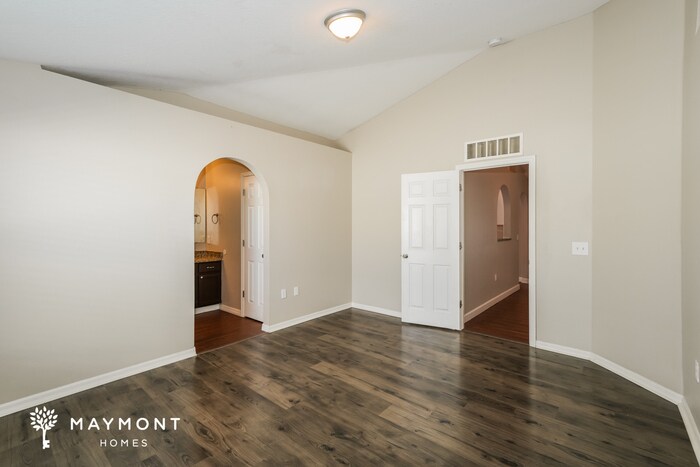 Building Photo - 806 Brenton Leaf Dr