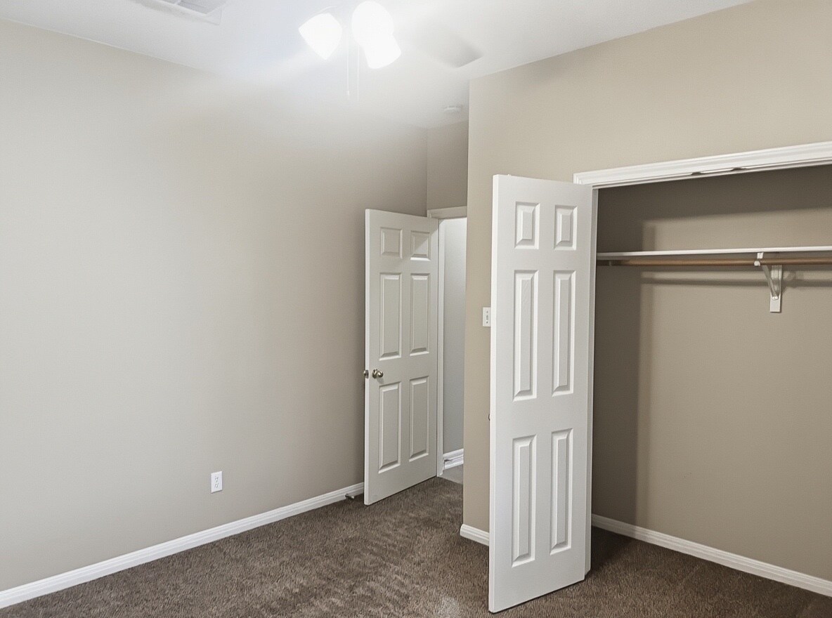 Downstairs Room 1 - 15201 Calaveras Dr