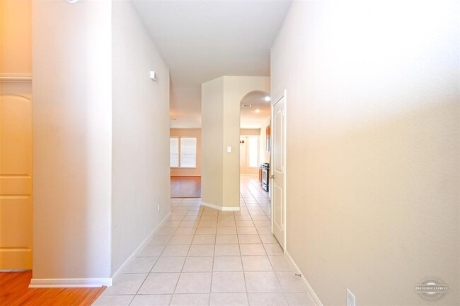 Building Photo - 2531 Marquette Trail