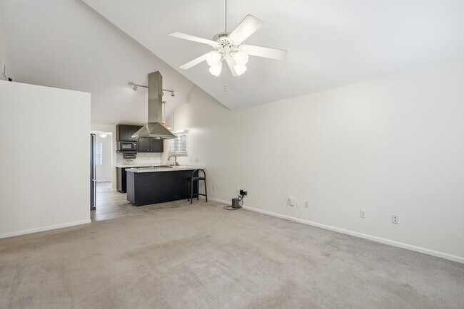 Building Photo - Prime Coastal Location Long Term Rental!