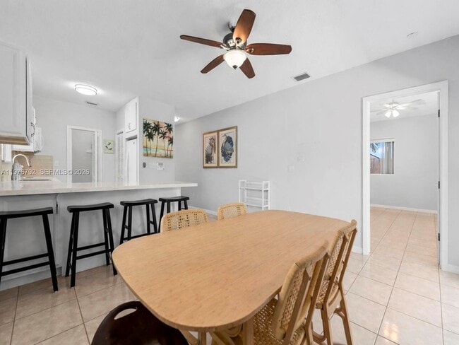 Building Photo - 6 SE Marlin Ave