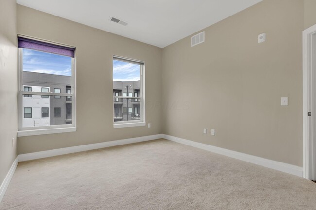 Building Photo - 6633 Dale Dr