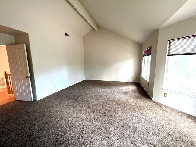 Building Photo - Huge 2 Story 5 Bedroom 3 Car Garage Home w...