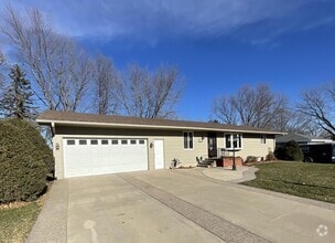 Building Photo - 1608 Mitchell Dr