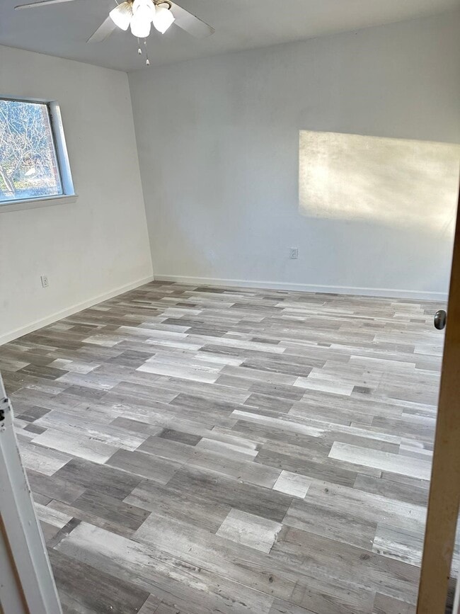 Building Photo - 600 W Mimosa St