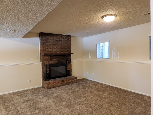 Building Photo - 4325 W 23rd St