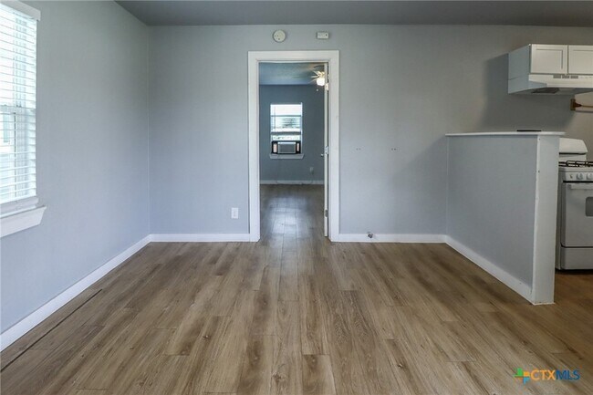 Building Photo - 120 W Avenue A