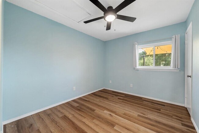 Building Photo - 4006 Alexandria Dr