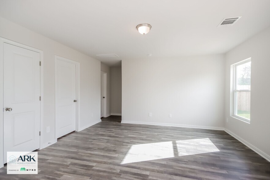 Building Photo - 15520 Briar Forest Dr