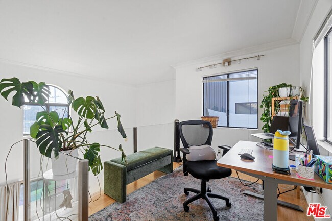 Building Photo - 2480 Penmar Ave