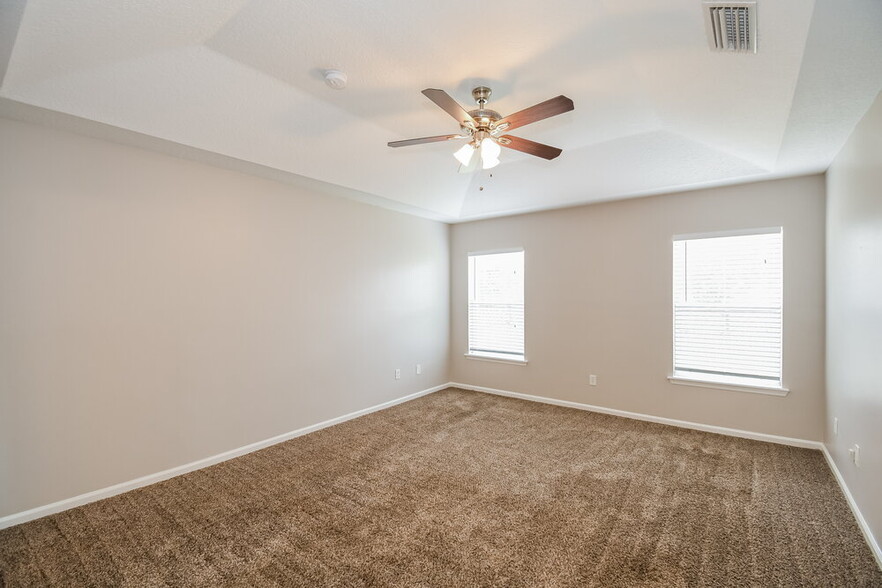 Building Photo - 2267 Brian Lakes Dr E
