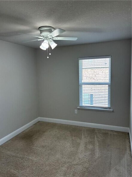 Building Photo - 6720 Spaniel Dr